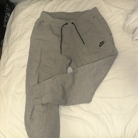 Nike tech fleece pants (men/women) - Picture 2 of 2